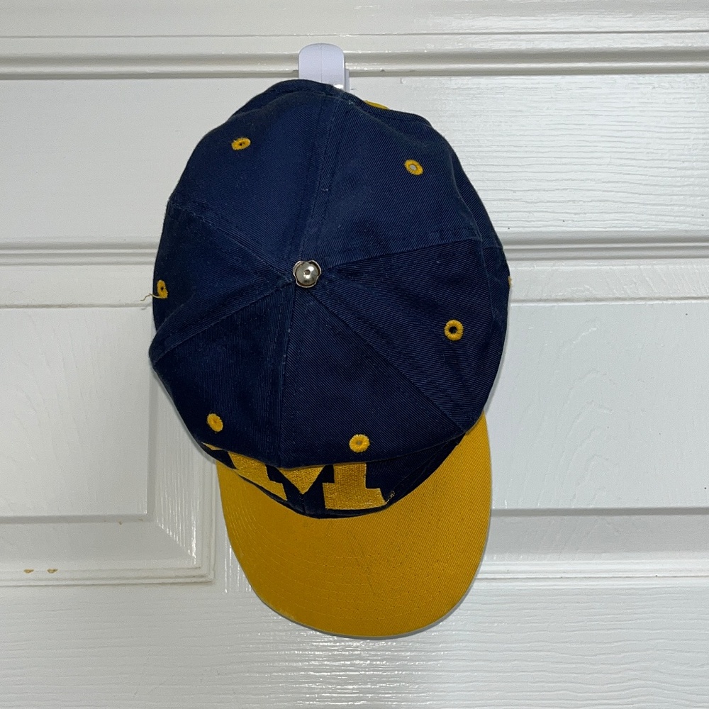University of Michigan UofM Wolverines, Big M, OS - Picture 7 of 15